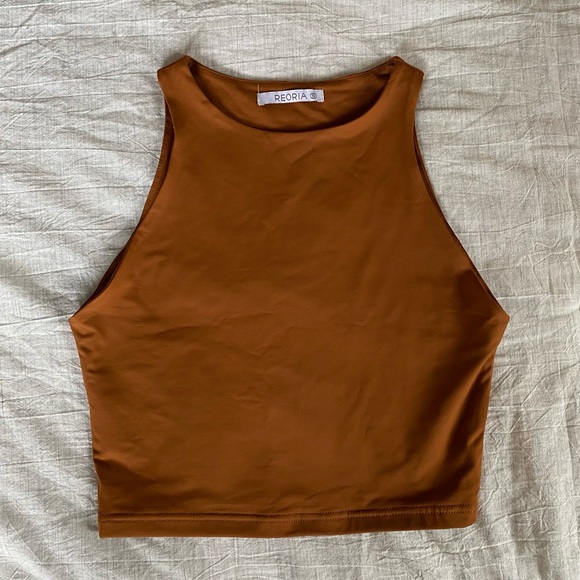 ReoRia Tops - NWOT Reoria High Neck Crop Top